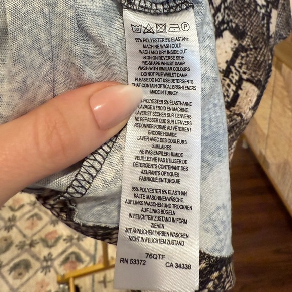 French Connection NWT Snake Print Short Sleeve Elevated Basic Top- Size Small - Picture 6 of 6